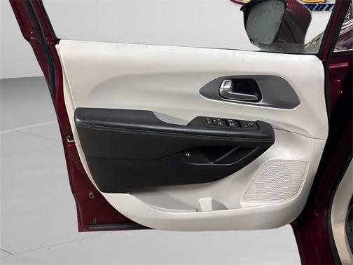 2017 Chrysler Pacifica Hybrid Platinum