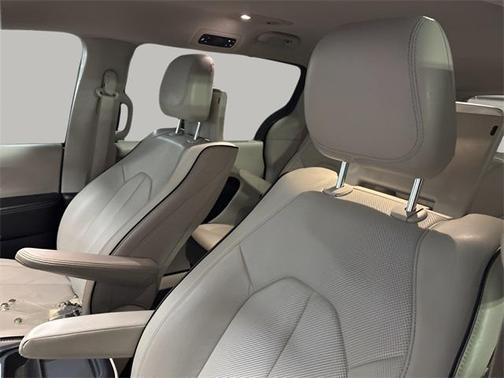 2017 Chrysler Pacifica Hybrid Platinum