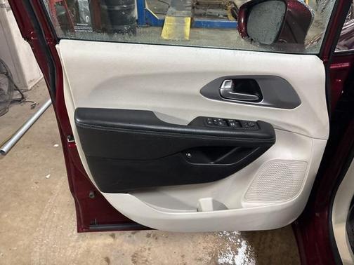 2017 Chrysler Pacifica Hybrid Platinum