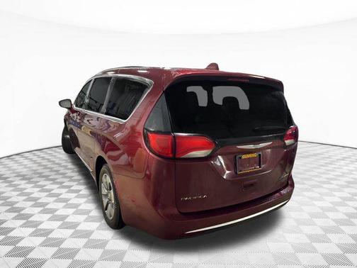 2017 Chrysler Pacifica Hybrid Platinum