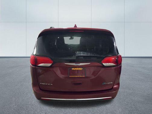 2017 Chrysler Pacifica Hybrid Platinum
