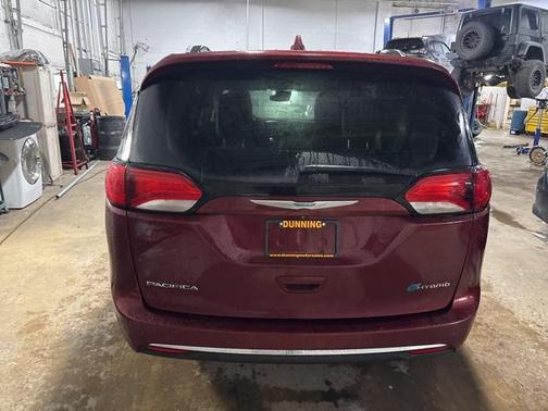 2017 Chrysler Pacifica Hybrid Platinum