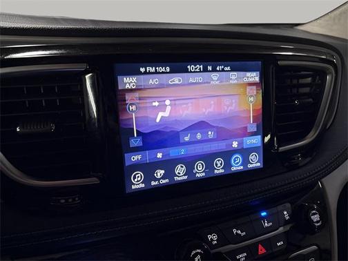 2017 Chrysler Pacifica Hybrid Platinum