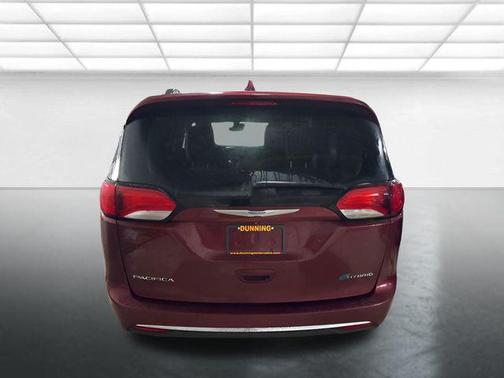 2017 Chrysler Pacifica Hybrid Platinum