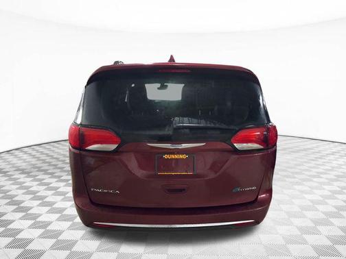 2017 Chrysler Pacifica Hybrid Platinum