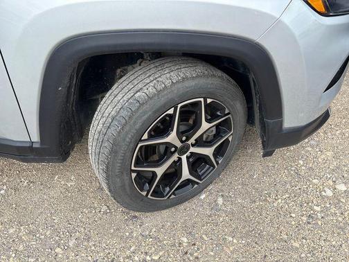 Silver Zynith Metallic Clearcoat 2025 Jeep Compass Limited