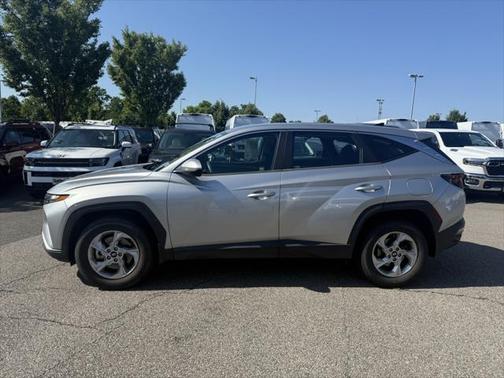 2022 Hyundai TUCSON SE