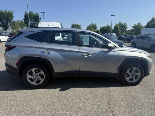2022 Hyundai TUCSON SE