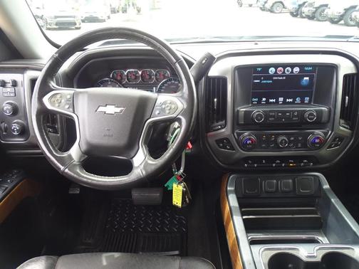 Photo 2 of 33 of 2017 Chevrolet Silverado 1500 LTZ