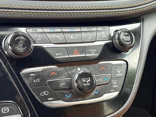2022 Chrysler Pacifica L