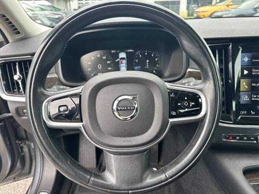 2018 Volvo S90 T6 Momentum