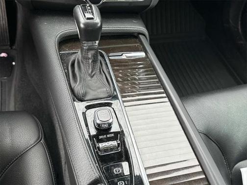 2018 Volvo S90 T6 Momentum