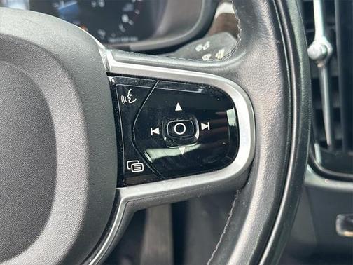 2018 Volvo S90 T6 Momentum