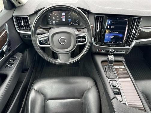 2018 Volvo S90 T6 Momentum