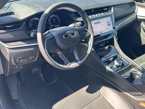 2026 Jeep Grand Cherokee Altitude