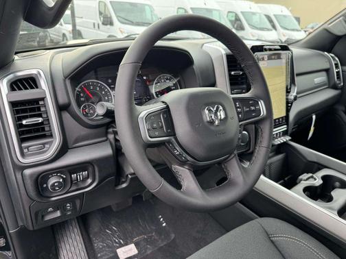 Diamond Black Crystal Pearlcoat 2026 RAM 1500 Big Horn/Lone Star