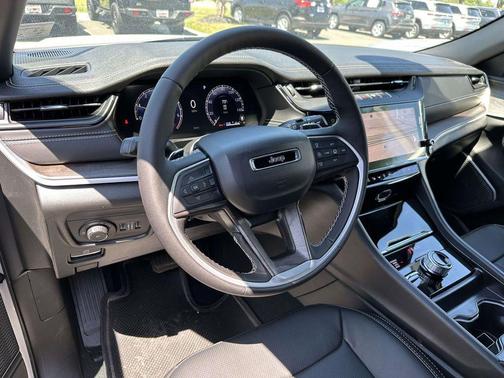Bright White Clearcoat 2026 Jeep Grand Cherokee Limited