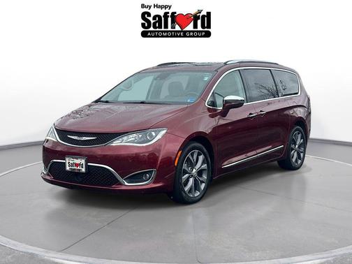 Velvet Red Pearlcoat 2017 Chrysler Pacifica Limited