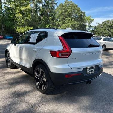 2023 Volvo XC40 B5 Ultimate Dark Theme
