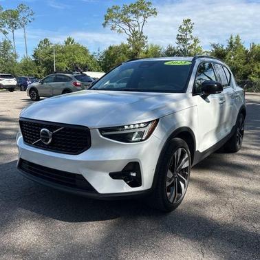 2023 Volvo XC40 B5 Ultimate Dark Theme
