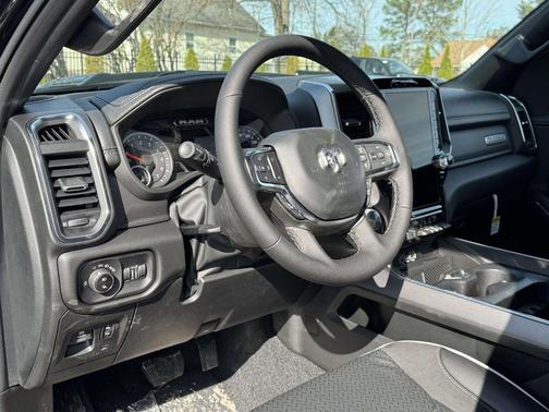 Diamond Black Crystal Pearlcoat 2026 RAM 1500 Laramie