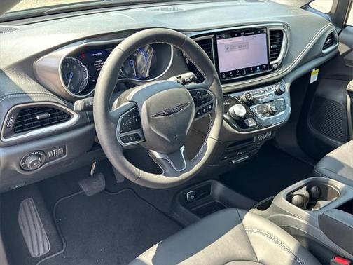 2025 Chrysler Pacifica L