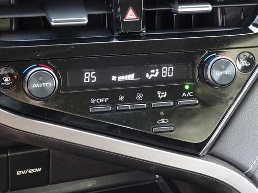Photo 4 of 26 of 2022 Toyota Camry SE