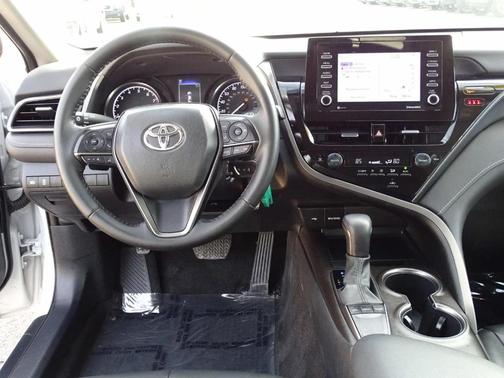 Photo 2 of 26 of 2022 Toyota Camry SE