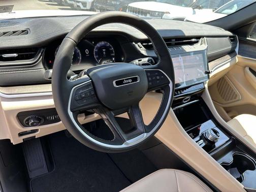 Bright White Clearcoat 2026 Jeep Grand Cherokee Limited
