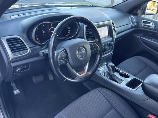 2020 Jeep Grand Cherokee Laredo