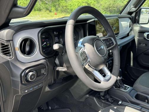 Granite Crystal Metallic Clearcoat 2025 Jeep Wrangler 4xe Sahara