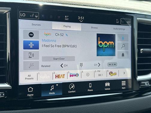 Bright White Clearcoat 2026 Chrysler Voyager LX