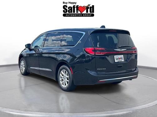 Brilliant Black Crystal Pearlcoat 2024 Chrysler Pacifica Touring L