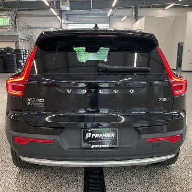 2022 Volvo XC40 T5 Momentum