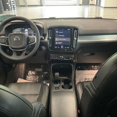 2022 Volvo XC40 T5 Momentum