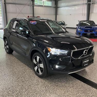 2022 Volvo XC40 T5 Momentum