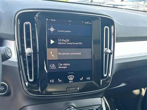 2022 Volvo XC40 T5 Momentum