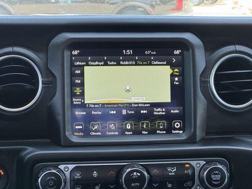 Bright White Clearcoat 2021 Jeep Gladiator Overland