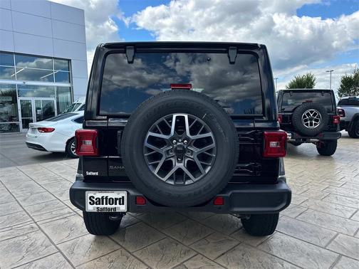 2025 Jeep Wrangler 4-Door Sahara 4x4