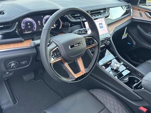 2025 Jeep Grand Cherokee Summit