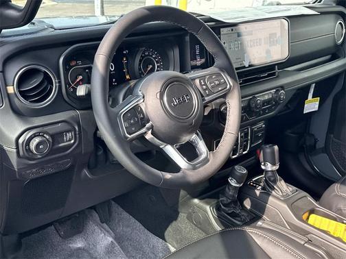 2026 Jeep Wrangler 4-Door Sahara 4x4