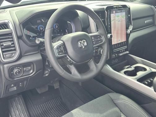 Bright White Clearcoat 2025 RAM 1500 Big Horn/Lone Star