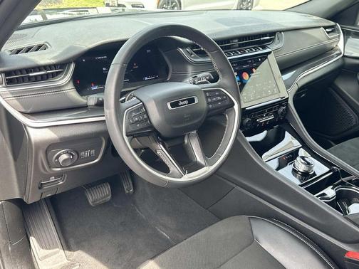 Baltic Gray Metallic Clearcoat 2023 Jeep Grand Cherokee Altitude