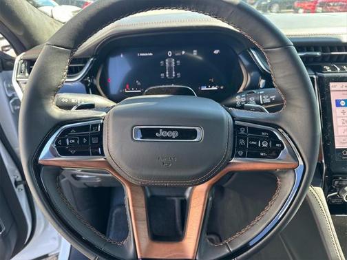 2025 Jeep Grand Cherokee Summit