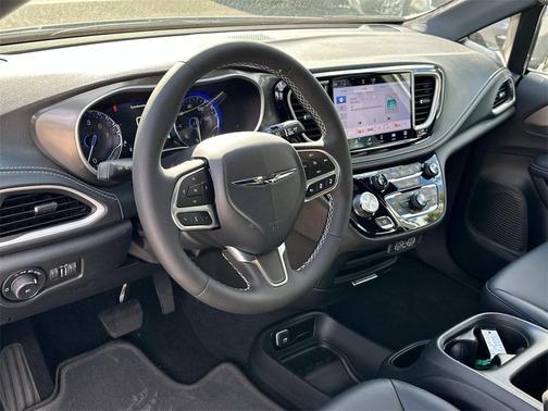 2025 Chrysler Pacifica L