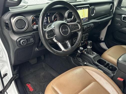 Bright White Clearcoat 2023 Jeep Wrangler Rubicon