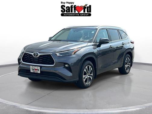 Magnetic Gray Metallic 2024 Toyota Highlander XLE