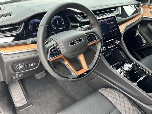 2025 Jeep Grand Cherokee Summit