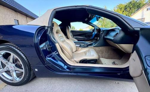 2001 Chevrolet Corvette Base