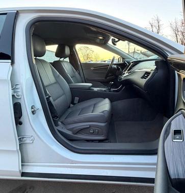 White 2018 Chevrolet Impala 1LT